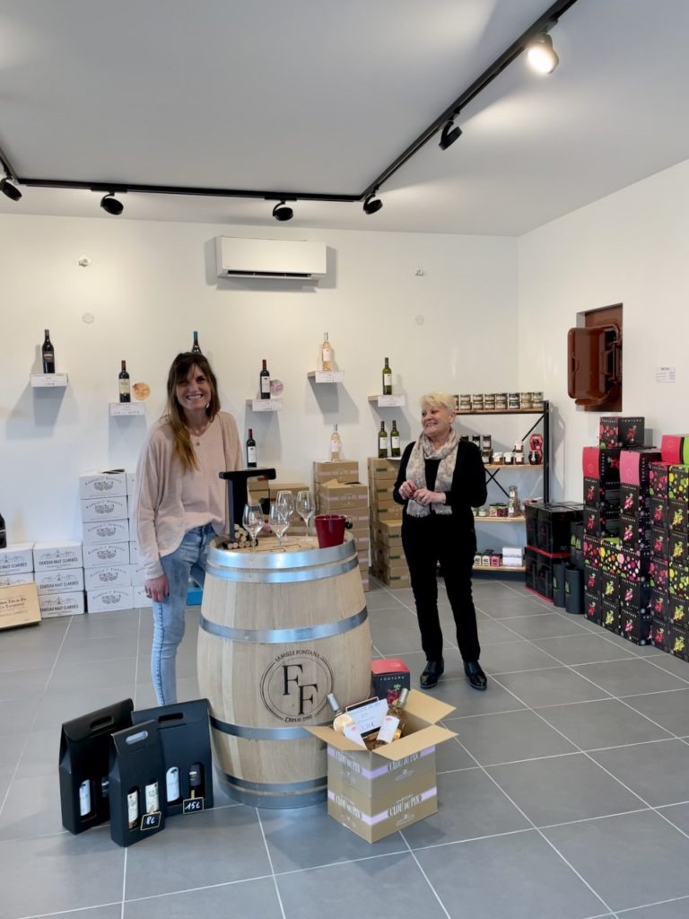 photo de la Boutique avec vendeuses